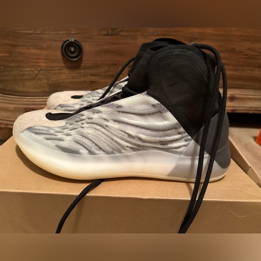 Adidas, YZY QNTM performance basketball model